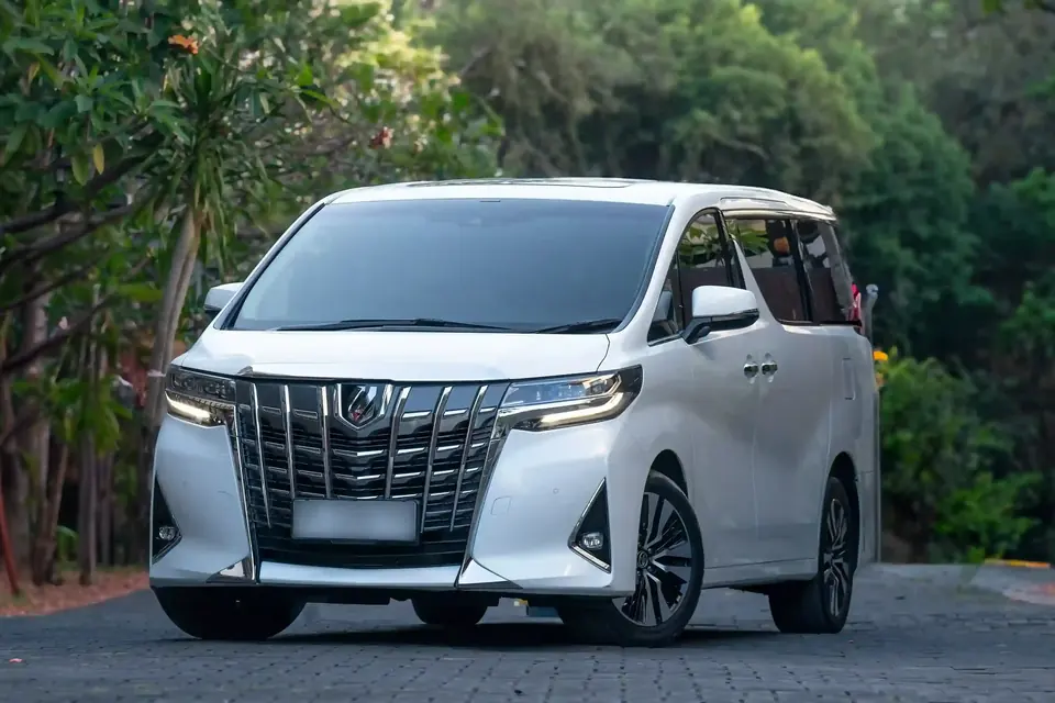 White Toyota Alphard Facelift