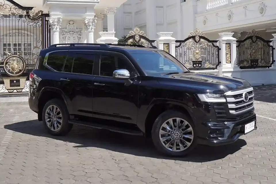Black Toyota Land Cruiser VXR at a villa gate in Bali